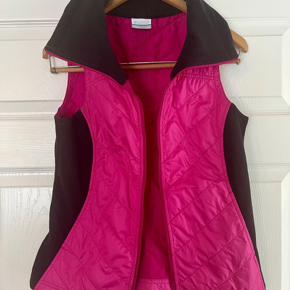Columbia Women's Pink and Black Quilted Vest
